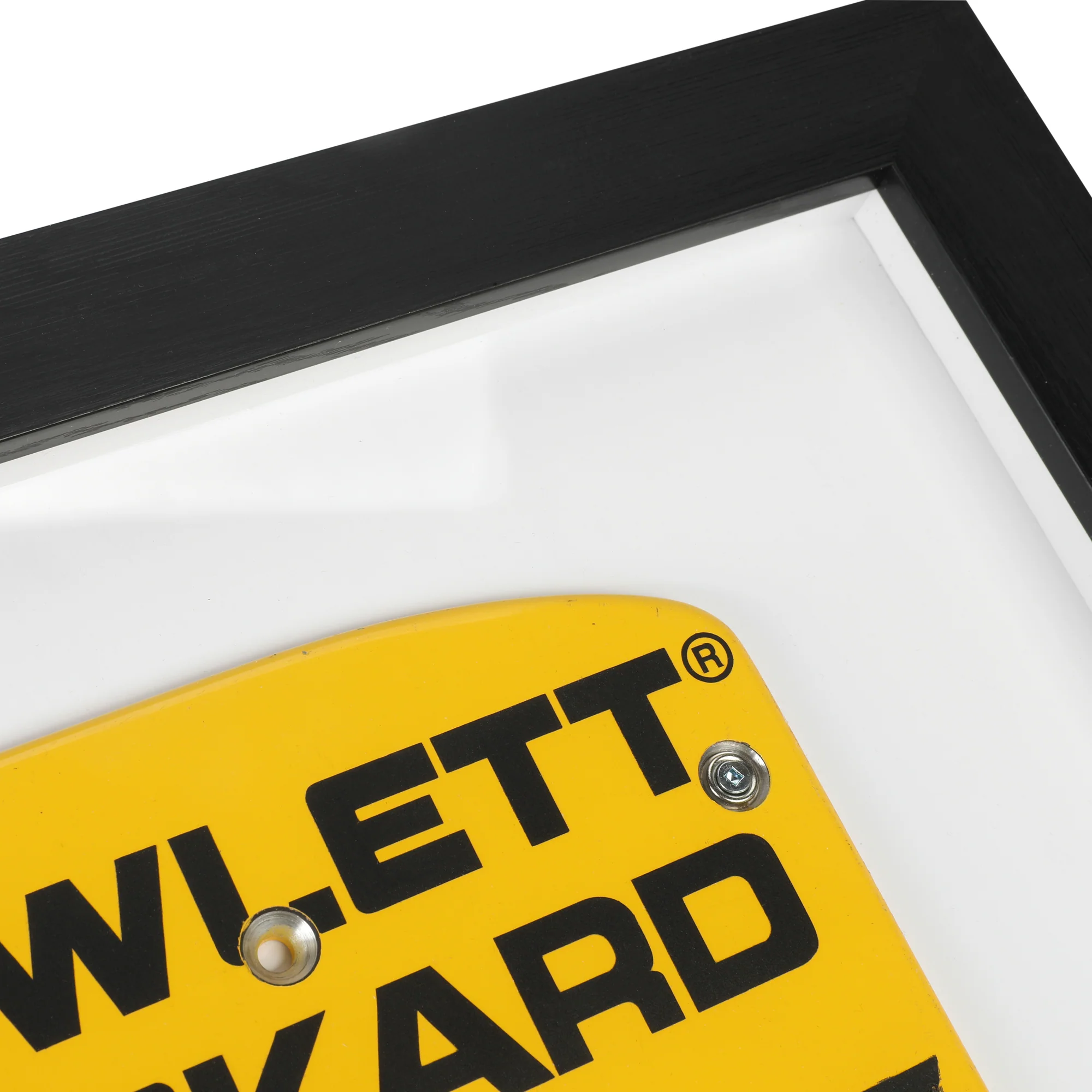 Season Launch LOT 031 - Damon Hill 1998 Jordan 198 Rear Wing R/H Endplate – Framed - Image 5