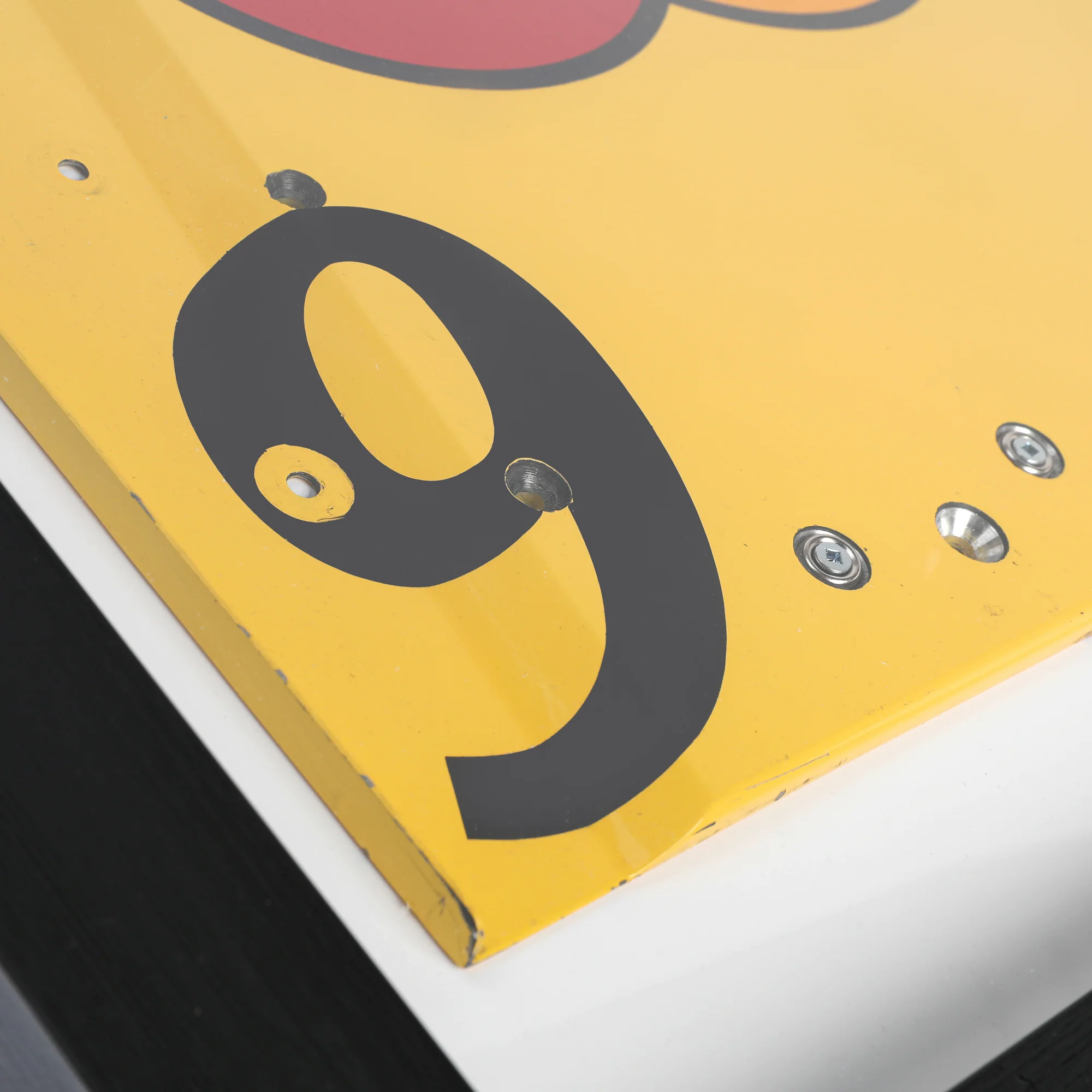 Season Launch LOT 031 - Damon Hill 1998 Jordan 198 Rear Wing R/H Endplate – Framed - Image 6
