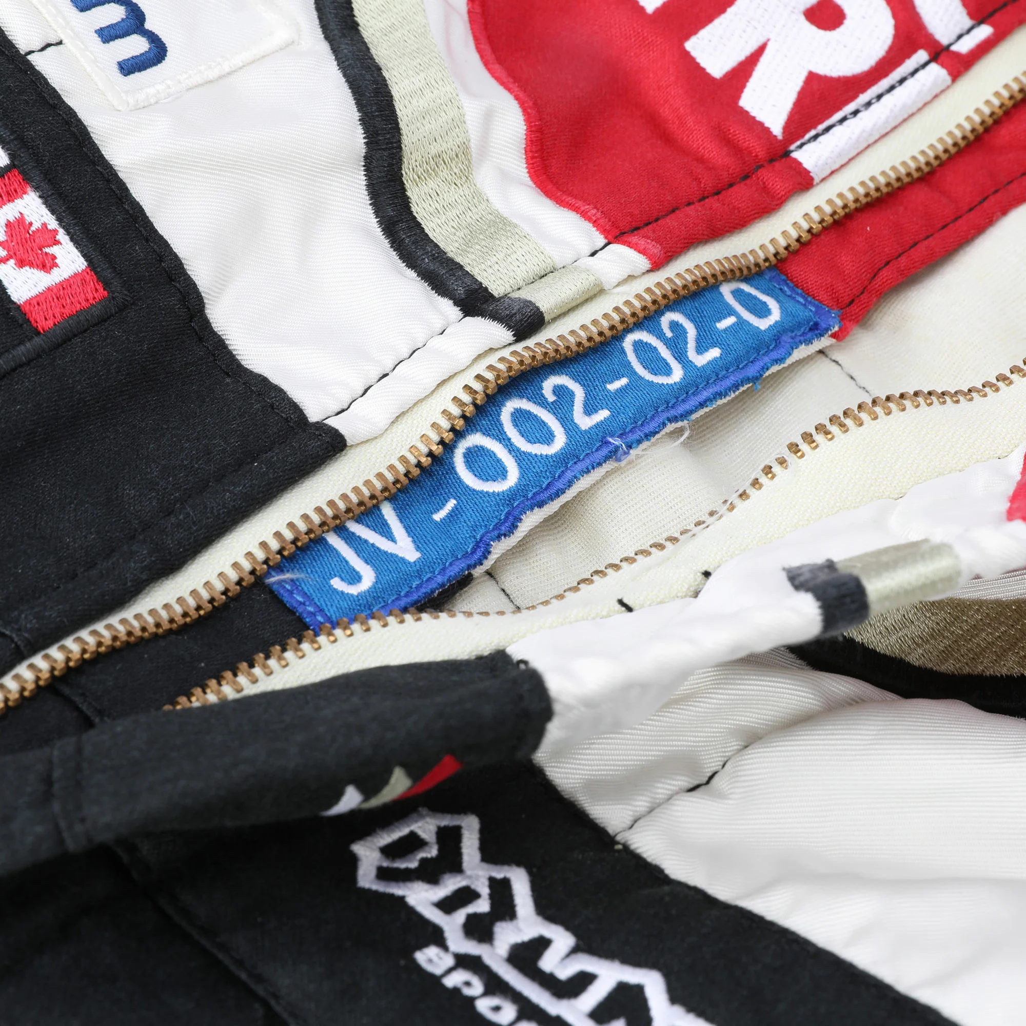 Season Launch LOT 033 - Jacques Villeneuve 2001 BAR Suit - Signed - Image 6